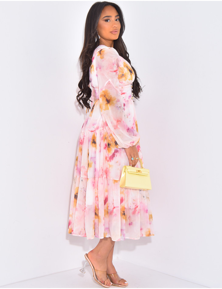 Kleid aus geblümtem Voile mit Stickereien