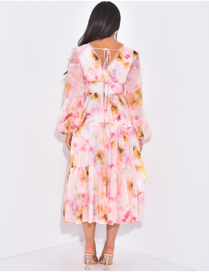 Kleid aus geblümtem Voile mit Stickereien