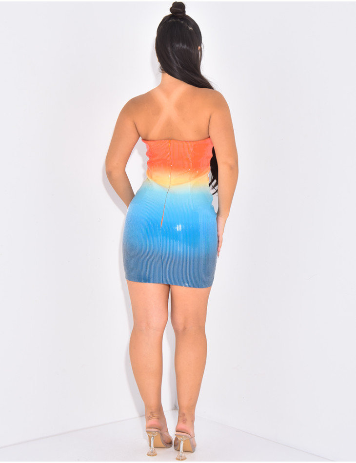 Robe bustier courte aux couleurs arc-en-ciel pailletée à broche étoile