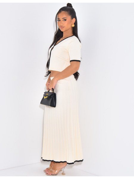 Set aus kurzer Weste und ausgestelltem, plissiertem Rock.