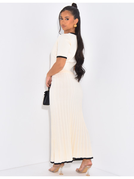 Set aus kurzer Weste und ausgestelltem, plissiertem Rock.