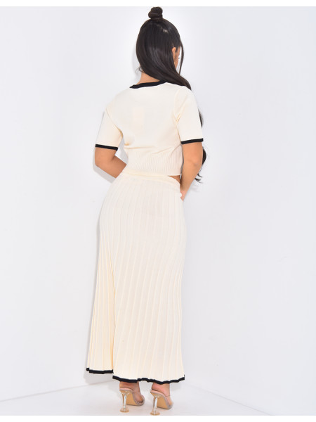 Set aus kurzer Weste und ausgestelltem, plissiertem Rock.