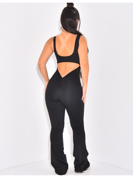 Eng anliegender, formender, ausgestellter Einteiler