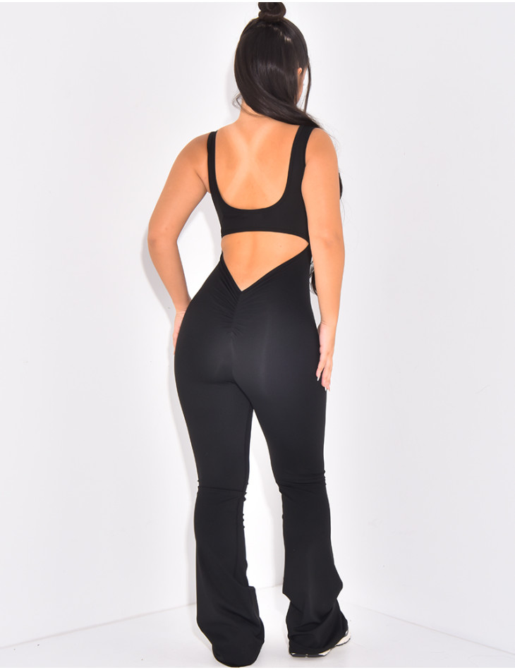 Eng anliegender, formender, ausgestellter Einteiler