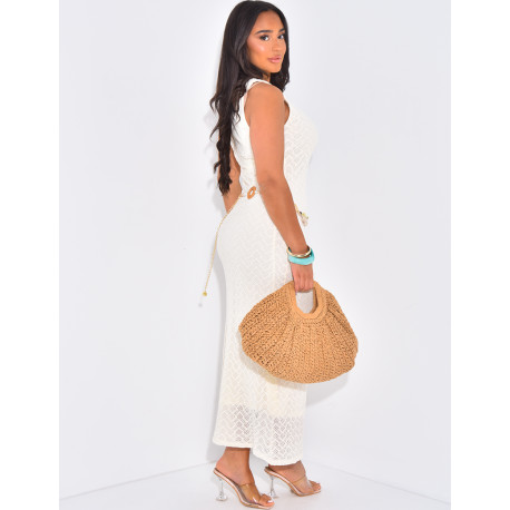 Langes, ärmelloses Kleid aus gefütterter Spitze.