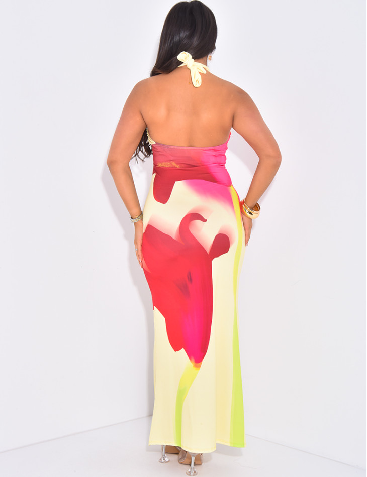 Langes, eng anliegendes, rückenfreies Kleid mit bedruckten Blumen.