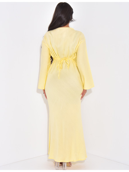 Robe en lin à nouer ornée de broches dorées