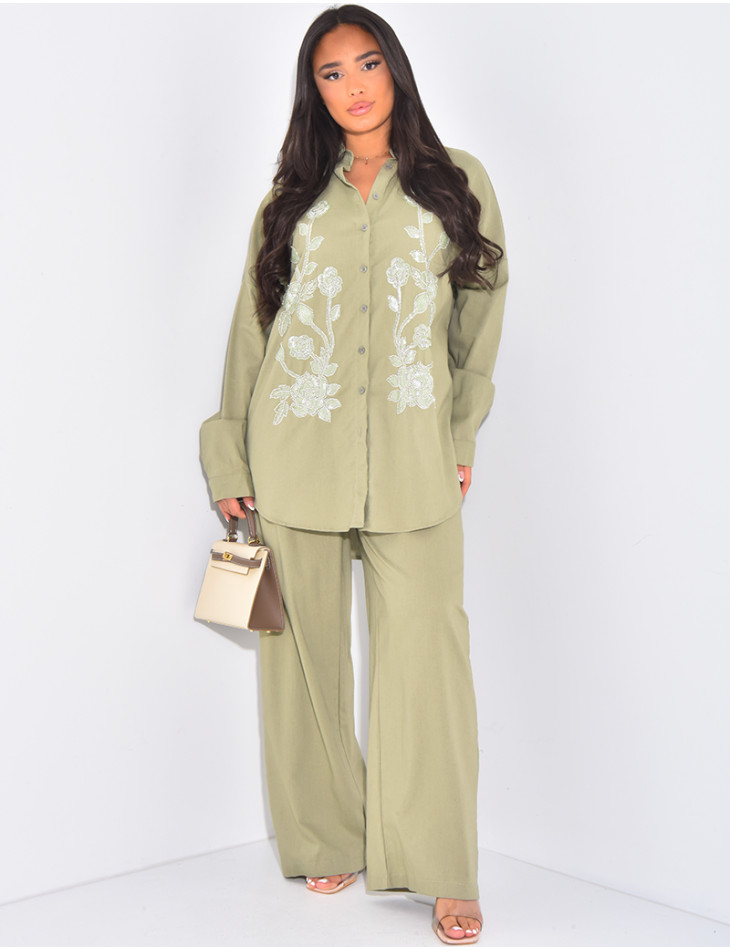Set aus Hose und Hemd mit Blumen aus Perlen & Pailletten.