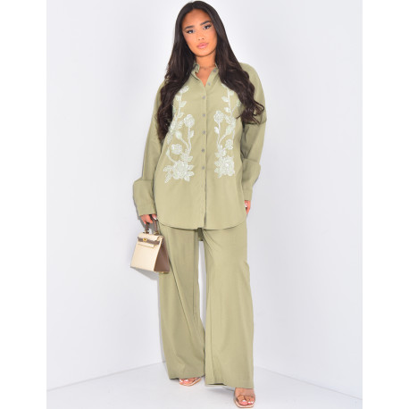 Set aus Hose und Hemd mit Blumen aus Perlen & Pailletten.