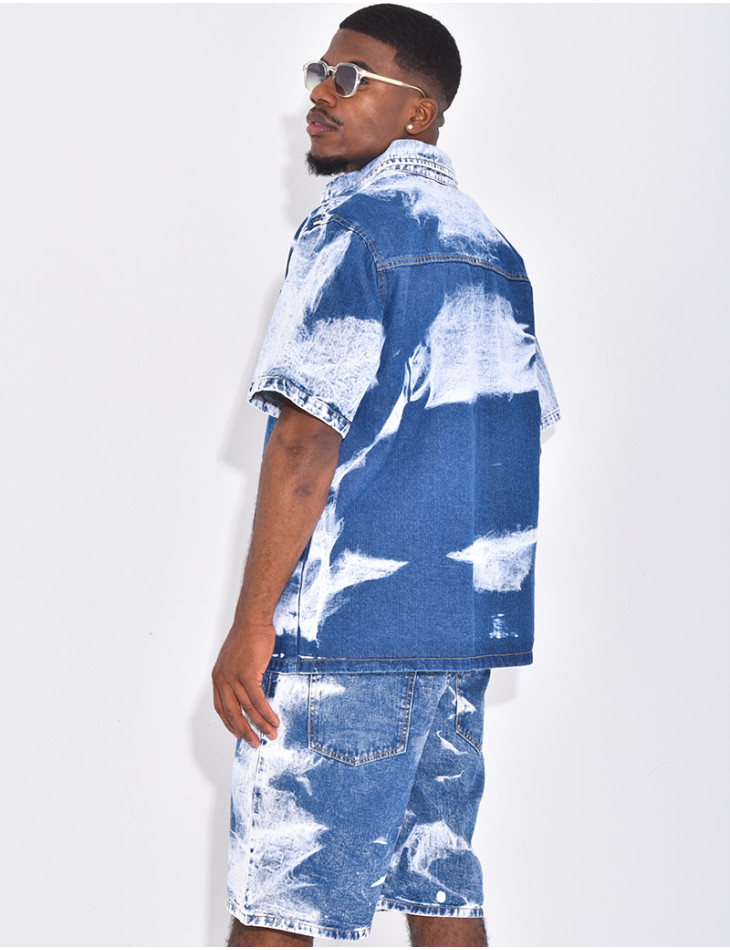 Ensemble en jeans short et chemise à couleurs contrastantes