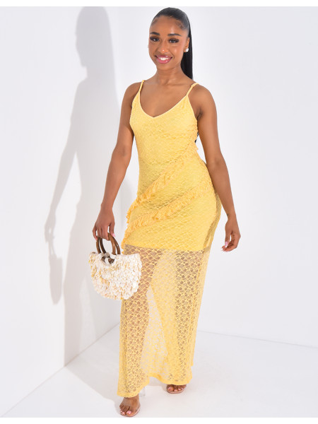 Robe en dentelle et fines bretelles