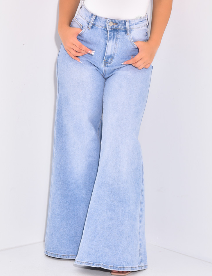High-waisted, wide-leg jeans in stretch fabric