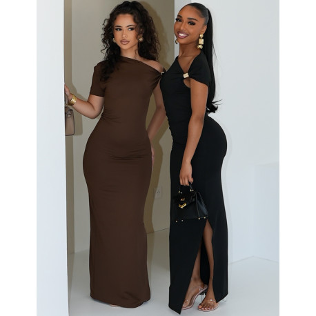 Braunes gemustertes schulterfreies Maxikleid