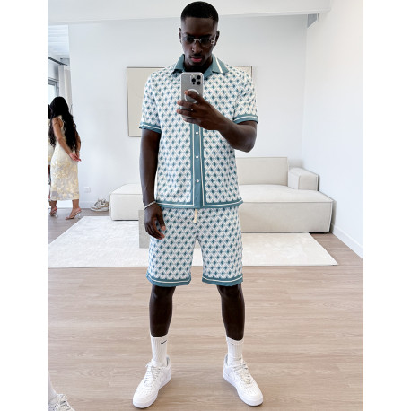Ensemble short et chemise à motifs géométriques