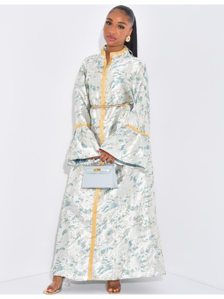 Hochwertige Brokat-Abaya mit Goldbesatz und passendem Gürtel