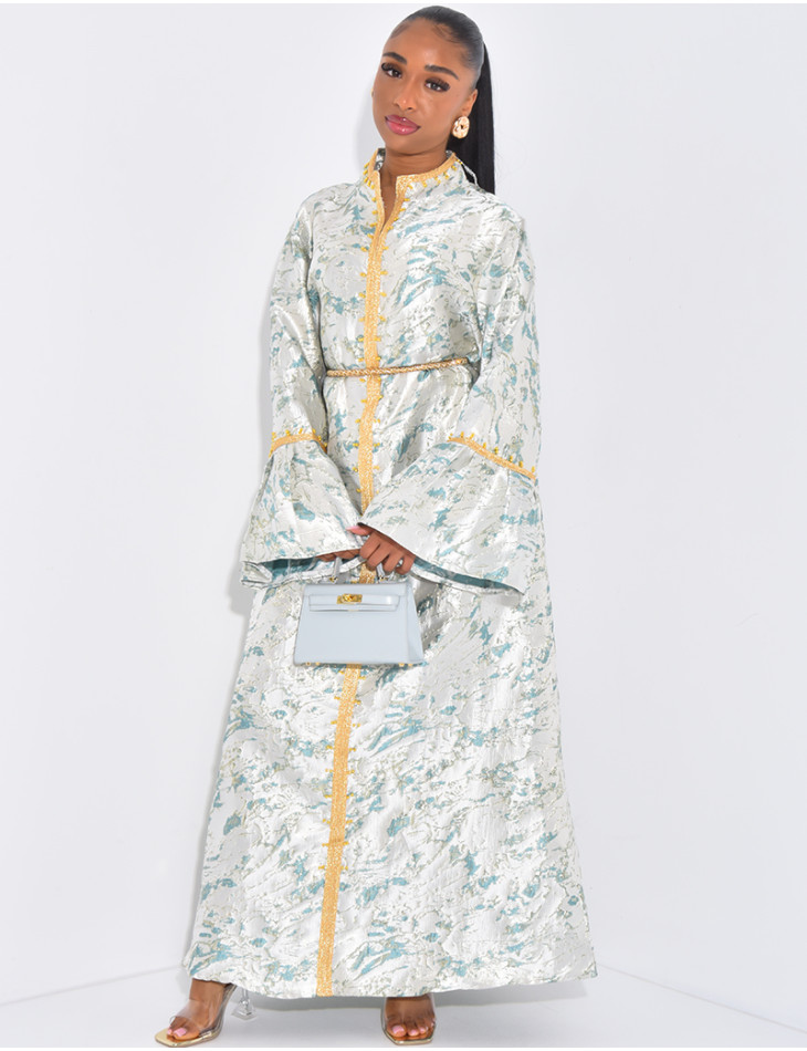 Hochwertige Brokat-Abaya mit Goldbesatz und passendem Gürtel