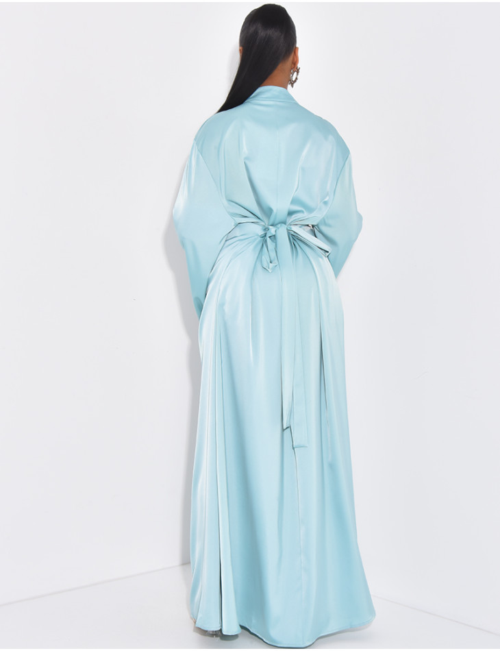 Hochwertige Satin-Abaya mit handgestickten Kristallen und Taillengürtel