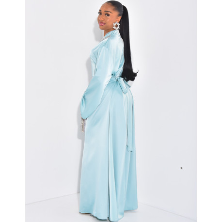 Hochwertige Satin-Abaya mit handgestickten Kristallen und Taillengürtel