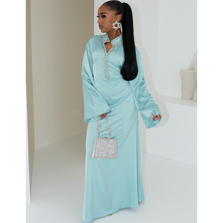 Hochwertige Satin-Abaya mit handgestickten Kristallen und Taillengürtel