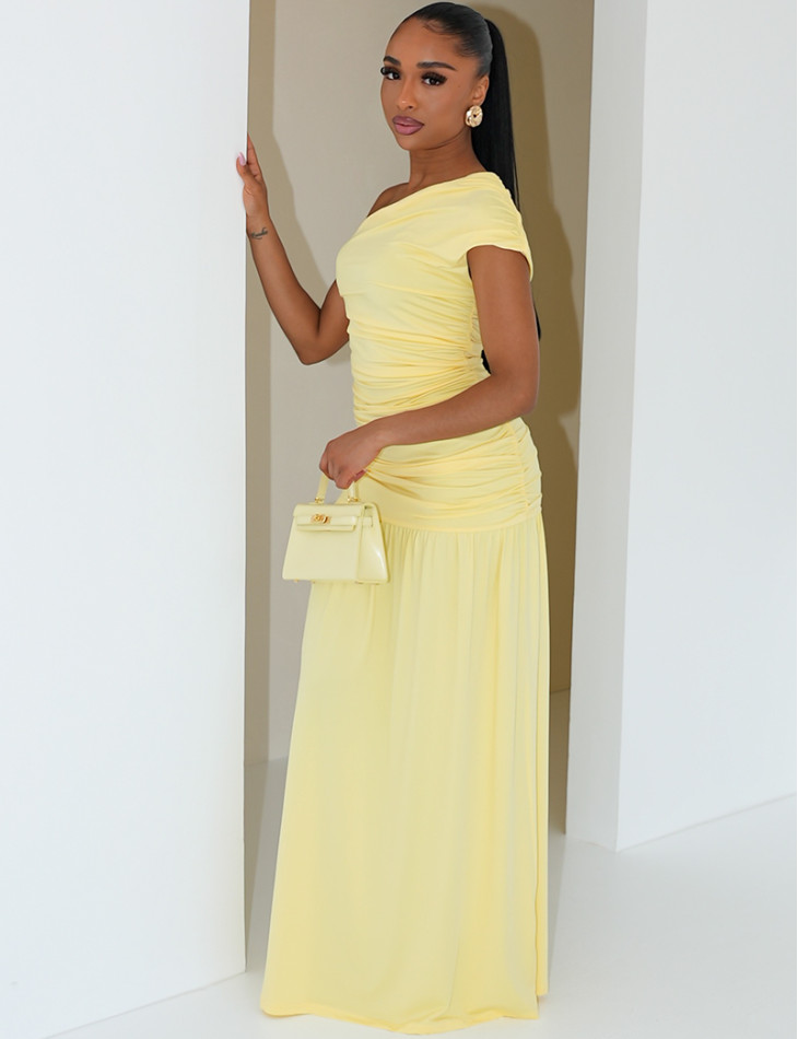Langes, gerafftes, asymmetrisches Kleid