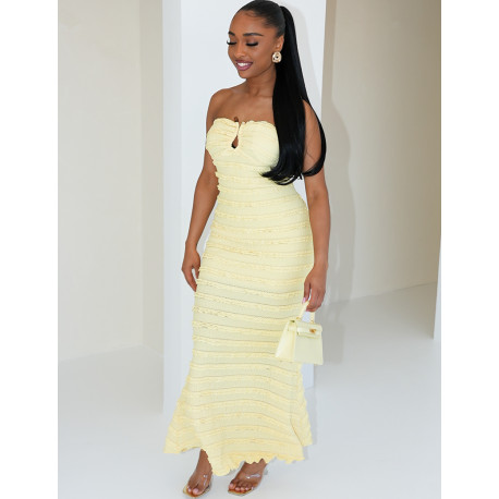 Robe bustier longue texturée à bijoux à la poitrine