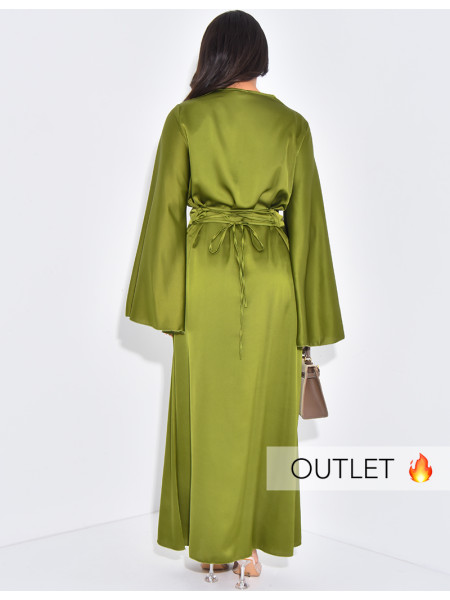 Langes Kleid aus Satin mit drapiertem Kragen, der im Rücken gebunden wird.