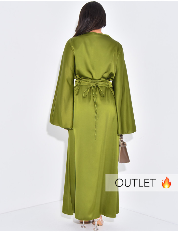 Langes Kleid aus Satin mit drapiertem Kragen, der im Rücken gebunden wird.
