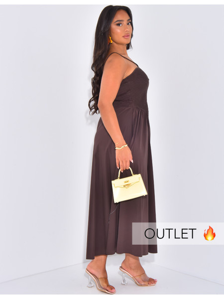 Langes, gerafftes Kleid mit überkreuzten Trägern