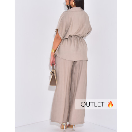 Gerade geschnittene Hose und Kurzarmhemd mit tailliertem Schnitt