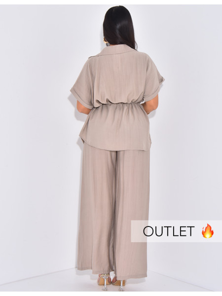 Gerade geschnittene Hose und Kurzarmhemd mit tailliertem Schnitt