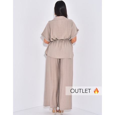 Gerade geschnittene Hose und Kurzarmhemd mit tailliertem Schnitt