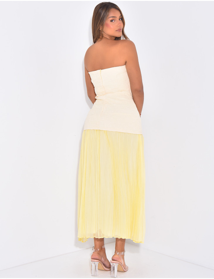 Langes Kleid mit strukturiertem Bustier und Faltenrock.