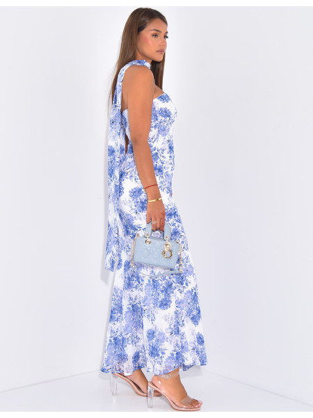 Langes, trägerloses Kleid aus bedrucktem Voile mit Schal-Detail.