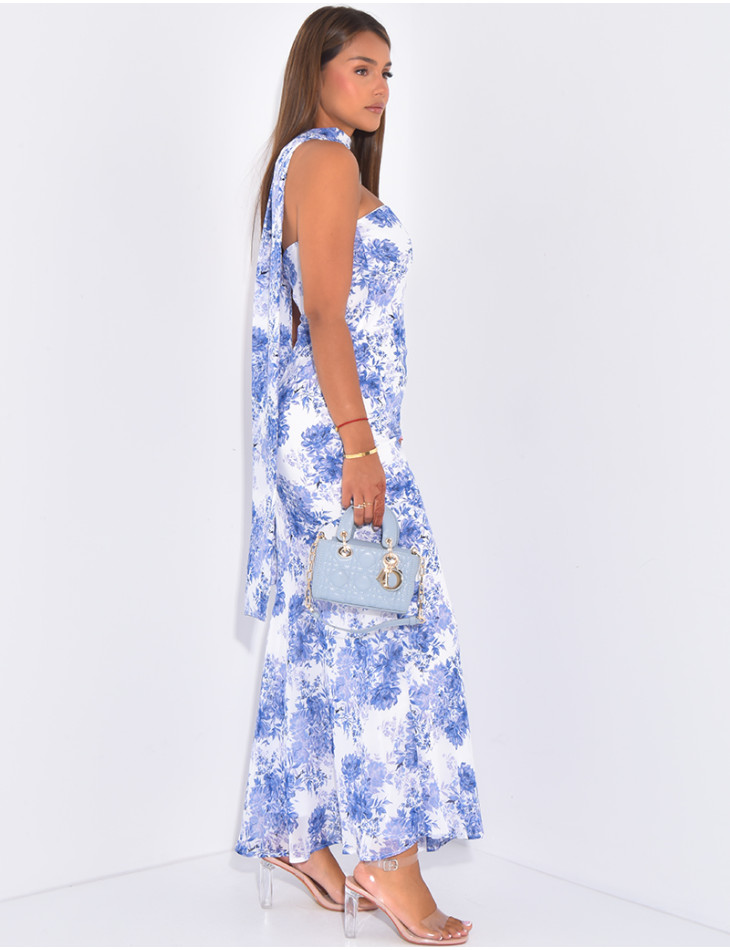 Langes, trägerloses Kleid aus bedrucktem Voile mit Schal-Detail.