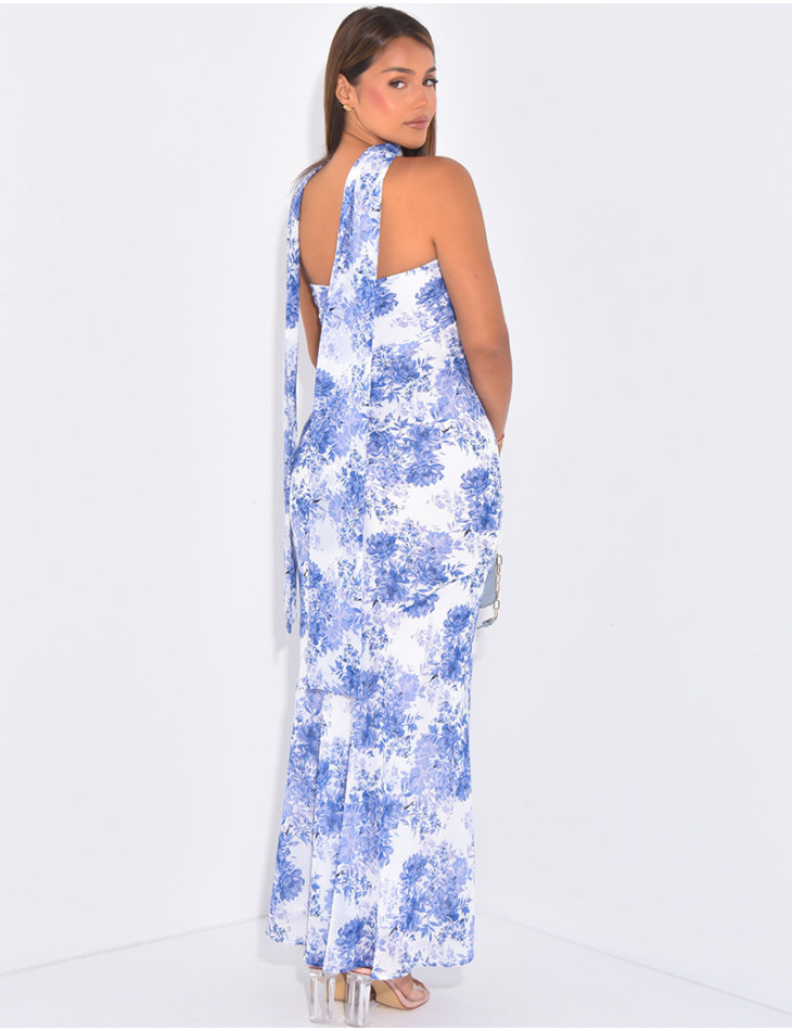 Langes, trägerloses Kleid aus bedrucktem Voile mit Schal-Detail.