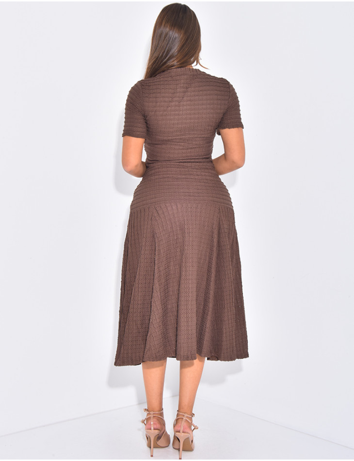 Robe longue texturée & évasée à boutons dorés