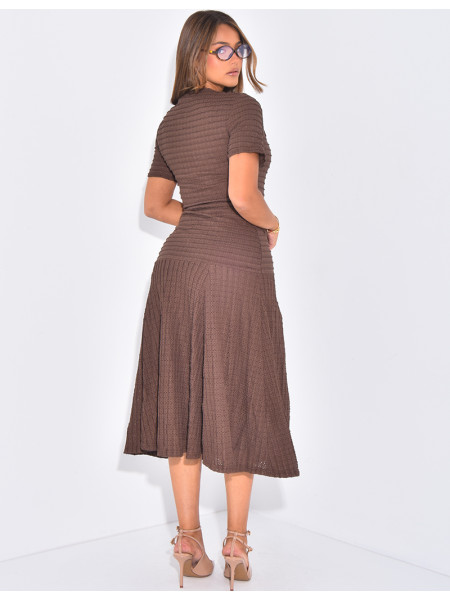 Robe longue texturée & évasée à boutons dorés