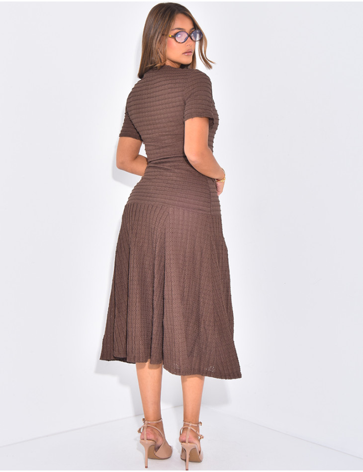 Robe longue texturée & évasée à boutons dorés