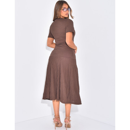 Robe longue texturée & évasée à boutons dorés