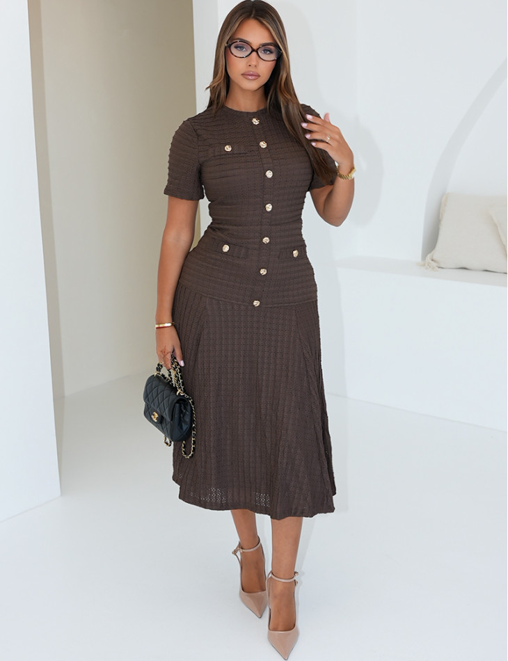 Robe longue texturée & évasée à boutons dorés