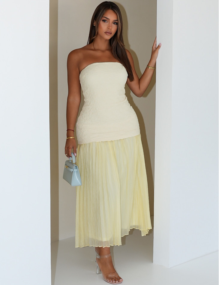 Langes Kleid mit strukturiertem Bustier und Faltenrock.