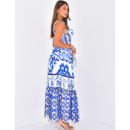 Langes Korsagenkleid mit blauem Musterdruck