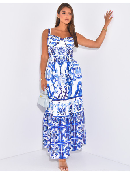 Langes Korsagenkleid mit blauem Musterdruck