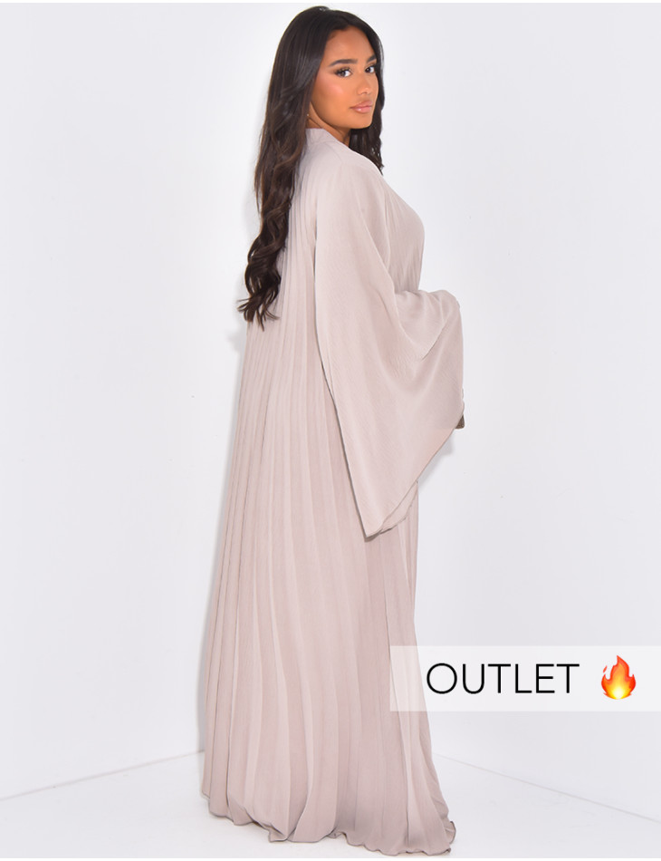 Langes, plissiertes Kleid mit ausgestellten Ärmeln