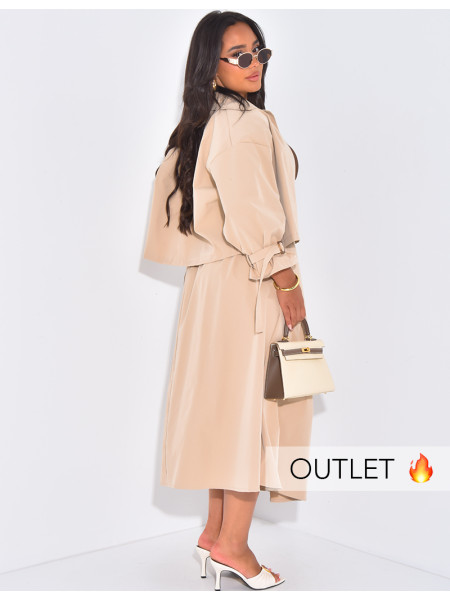 Kurzer Trenchcoat und langer ausgestellter Rock