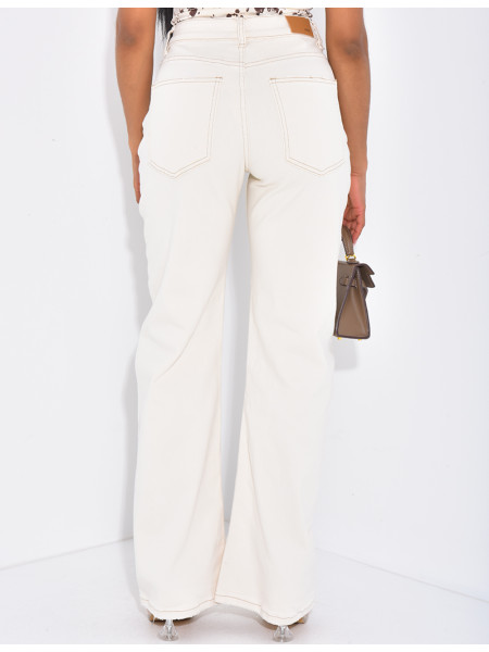 Jeans coupe droite à boutonnière asymétrique