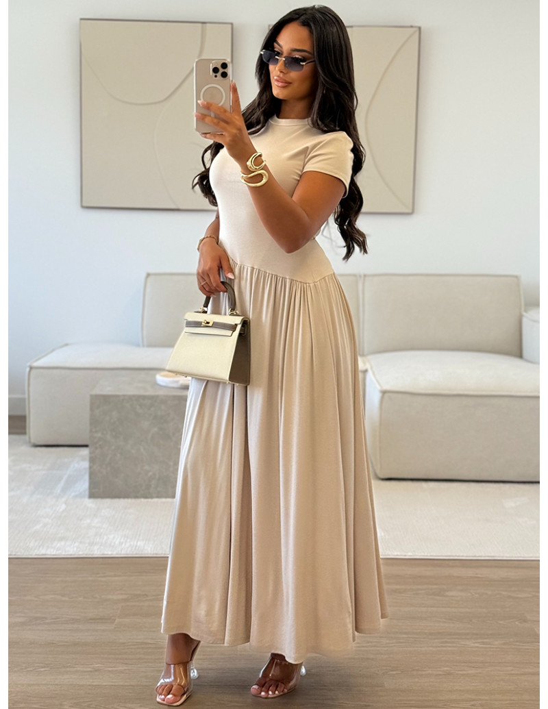 Fließendes Kleid mit kurzen...