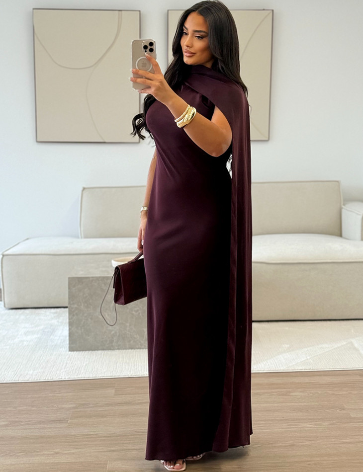 Robe longue à voile au col