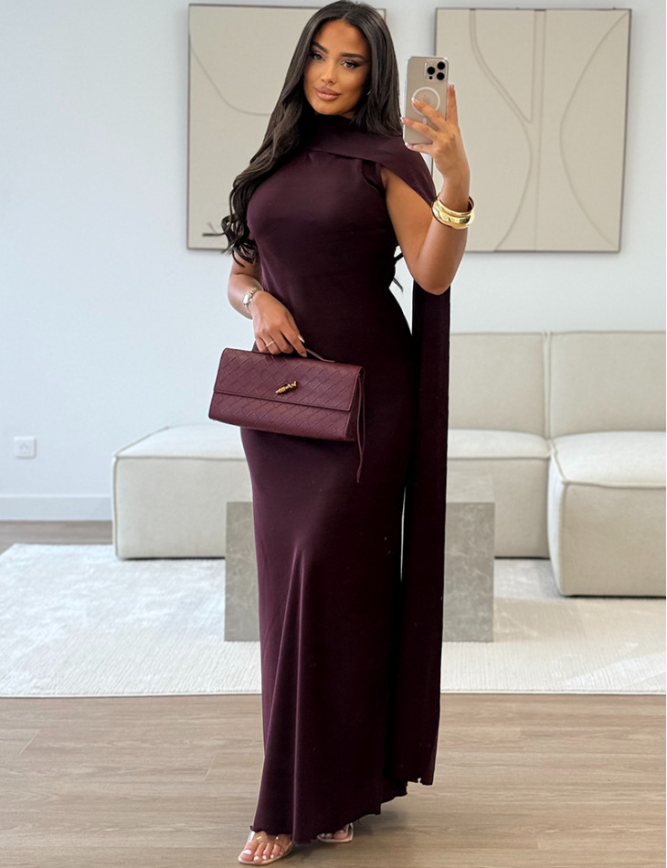 Robe longue à voile au col