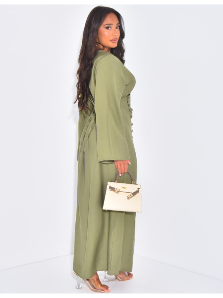 Langes Kleid in Leinenoptik mit Knöpfen, die im Rücken zu binden sind.